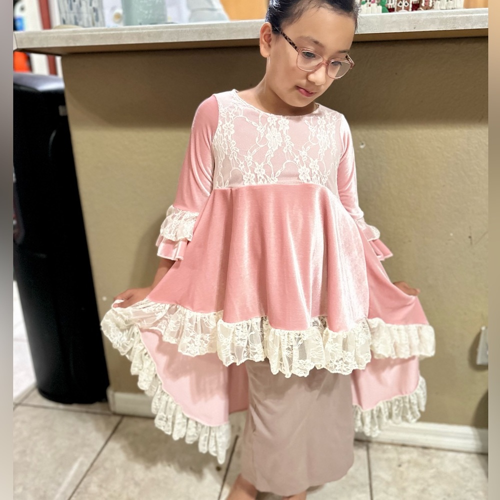 (SOLD)Girls rose velvet top